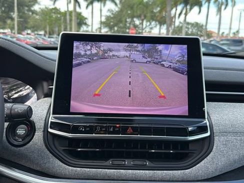 Used 2024 Jeep Compass Latitude image 24