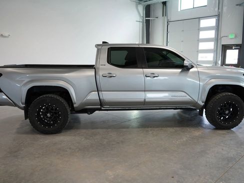 Used 2024 Toyota Tacoma SR5 AWD/4WD image 6