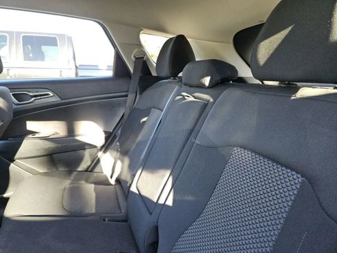 Used 2023 Kia Sportage LX image 10