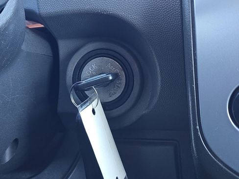 Used 2014 Nissan Xterra S image 28