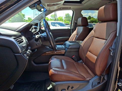 Used 2019 Chevrolet Suburban Premier w/ Premier Plus Edition AWD/4WD image 16