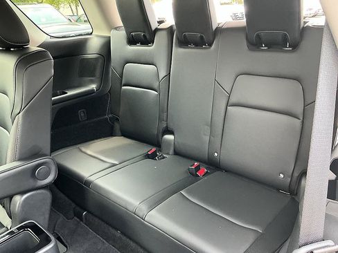 Certified 2025 Nissan Pathfinder SL w/ SL Premium Package FWD image 29