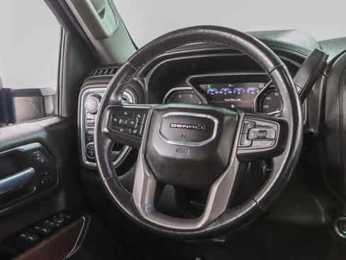 Used 2022 GMC Sierra 2500 Denali w/ Denali Black Diamond Edition AWD/4WD image 13