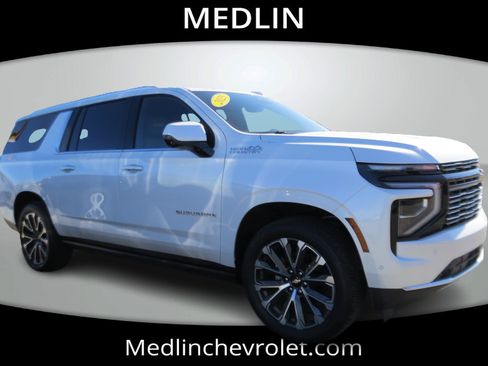 Used 2025 Chevrolet Suburban High Country AWD/4WD image 2