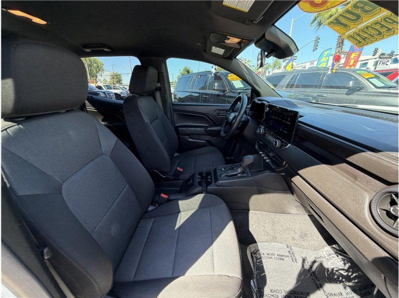 Used 2023 Chevrolet Colorado W/T RWD image 31