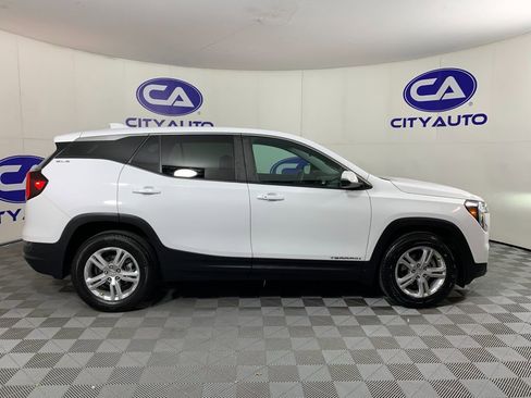 Used 2022 GMC Terrain SLE w/ Fleet Convenience Package FWD image 2