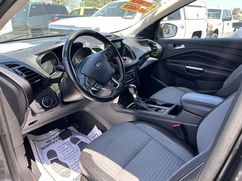 Used 2018 Ford Escape SE w/ SE Sport Appearance Package FWD image 24