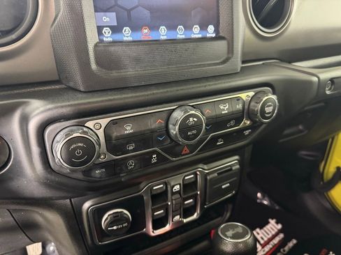Used 2022 Jeep Wrangler Unlimited Sport AWD/4WD image 17