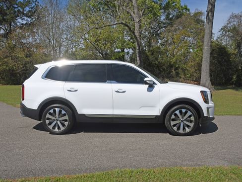 Used 2022 Kia Telluride EX w/ EX Premium Package image 5