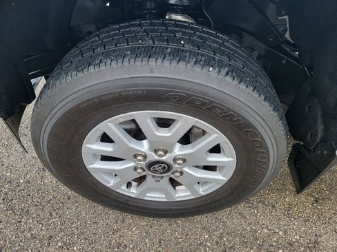 Used 2024 Toyota Tacoma SR5 image 9