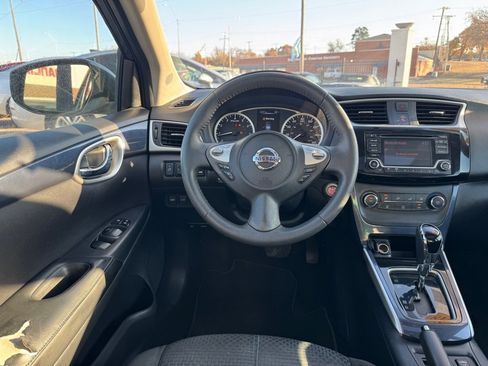 Used 2017 Nissan Sentra SR Turbo w/ SR Midnight Edition image 18