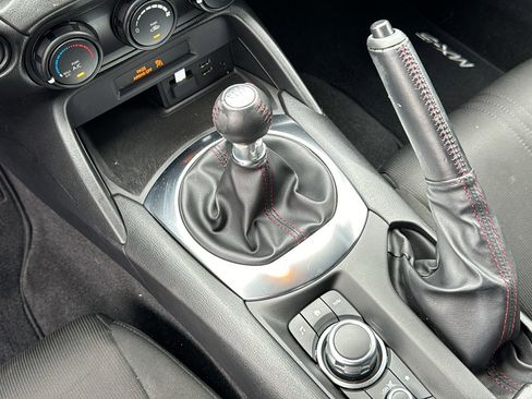 Used 2019 MAZDA MX-5 Miata Sport image 29