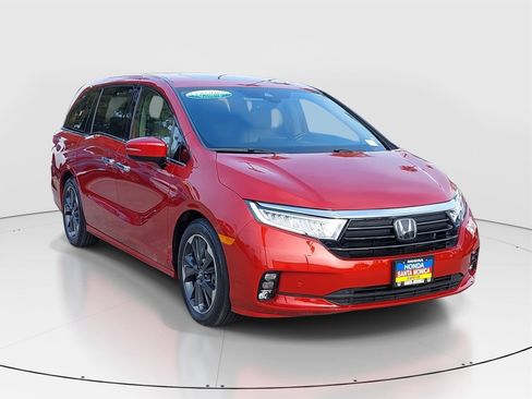 Used 2023 Honda Odyssey Elite image 3