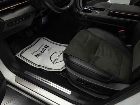 Used 2023 Nissan Ariya AWD image 22