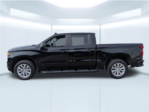Used 2023 Chevrolet Silverado 1500 Custom image 2