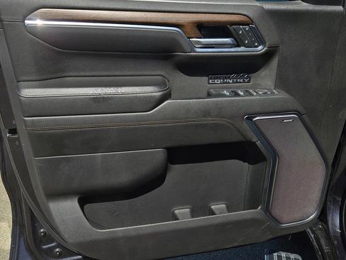 Used 2022 Chevrolet Silverado 1500 High Country w/ High Country Premium Package AWD/4WD image 11