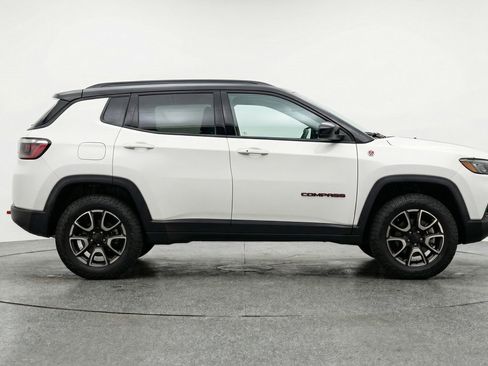 Used 2025 Jeep Compass Trailhawk AWD/4WD image 11