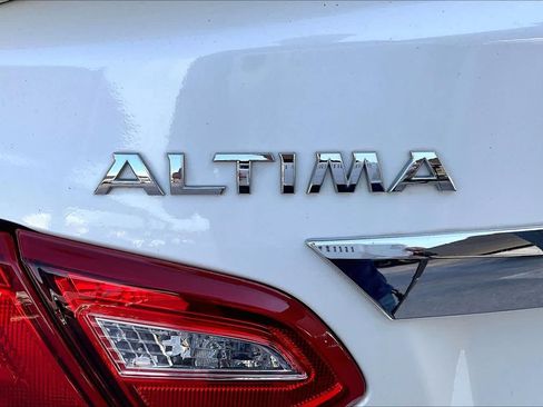 Used 2016 Nissan Altima 2.5 SL w/ 2.5 Technology w/LED Package image 10