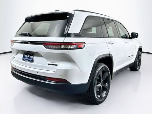 Used 2023 Jeep Grand Cherokee Limited w/ Black Appearance Package AWD/4WD image 9