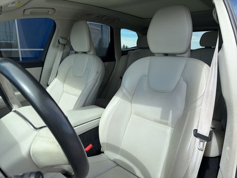Used 2024 Volvo XC60 B5 Ultimate w/ Protection Package Premier AWD/4WD image 19