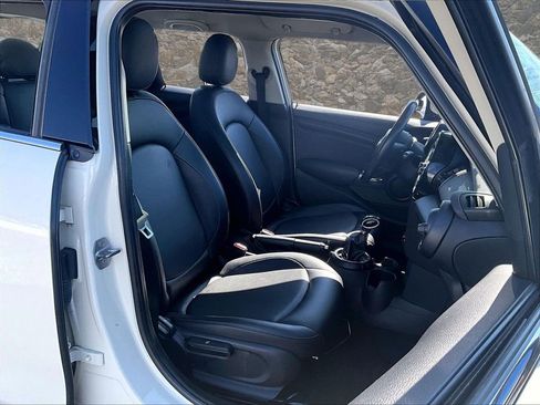 Used 2016 MINI Cooper 4-Door Hardtop image 7