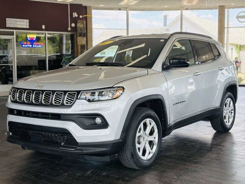 Used 2024 Jeep Compass Latitude AWD/4WD image 17