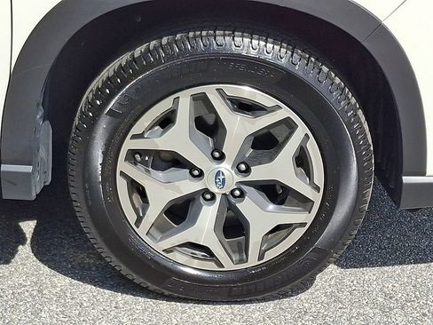 Certified 2023 Subaru Forester Premium AWD/4WD image 9