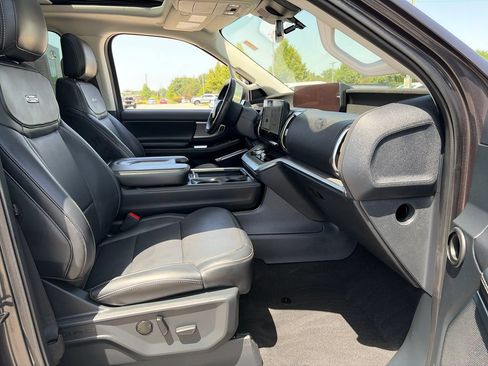 Used 2025 Ford Expedition Max Platinum AWD/4WD image 12