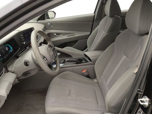 Used 2024 Hyundai Elantra SE FWD image 17