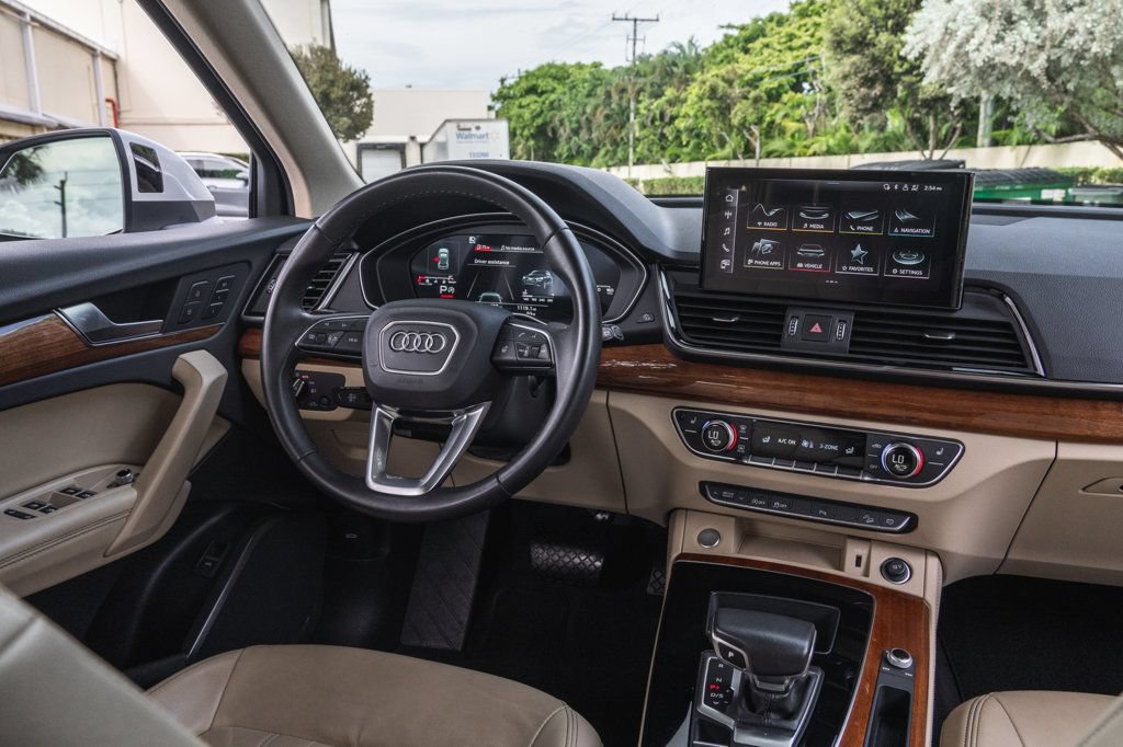 Used 2021 Audi Q5 2.0T Premium Plus w/ Premium Plus Package AWD/4WD image 19