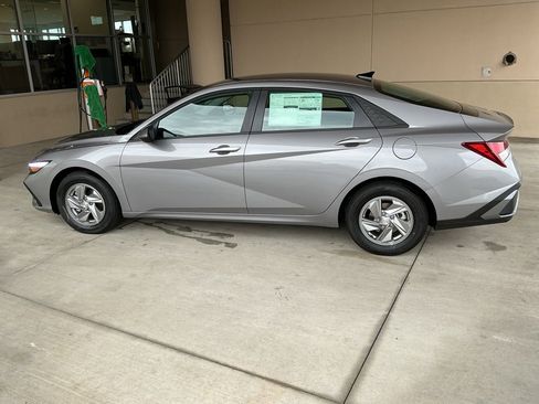 New 2026 Hyundai Elantra SE image 9