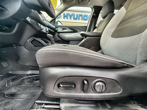 Used 2023 Chevrolet TrailBlazer LT FWD image 14