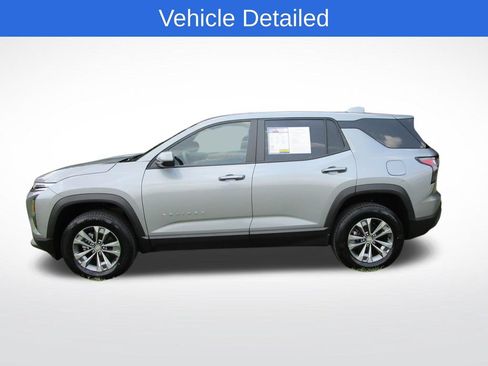 Used 2025 Chevrolet Equinox LT FWD image 3