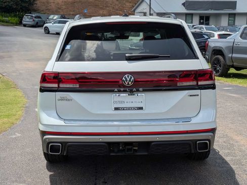 Used 2024 Volkswagen Atlas Peak Edition SEL AWD/4WD image 5
