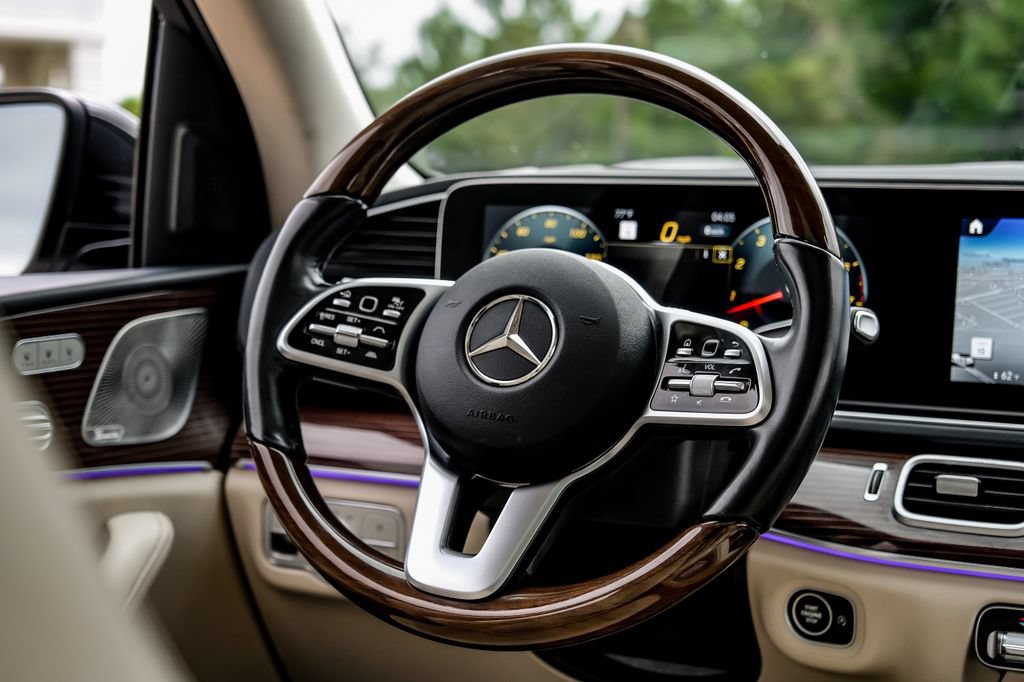 Used 2023 Mercedes-Benz GLS 580 4MATIC image 15