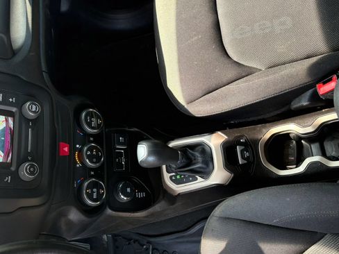 Used 2017 Jeep Renegade Latitude w/ Popular Equipment Group AWD/4WD image 20