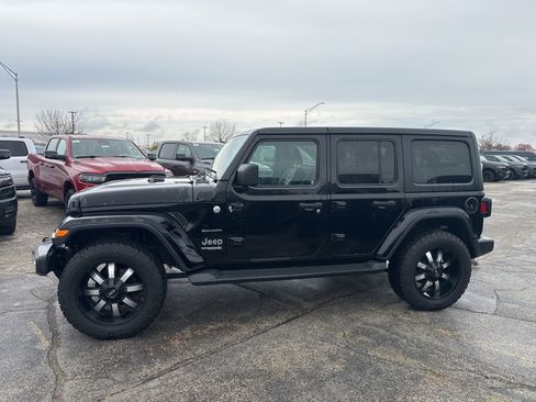 Used 2018 Jeep Wrangler Unlimited Sahara w/ Cold Weather Group image 9