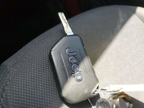 Used 2022 Jeep Wrangler Unlimited Sport AWD/4WD image 26