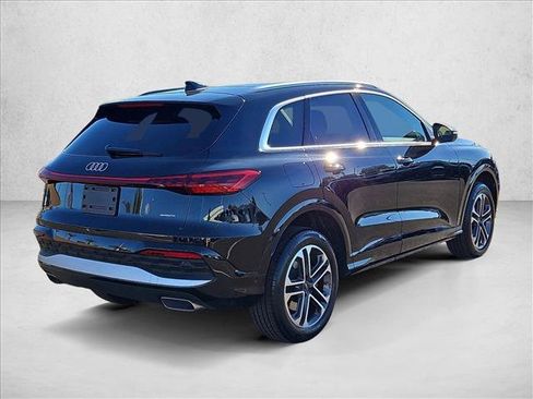 Certified 2025 Audi Q5 Premium w/ 19" Wheel Package image 5