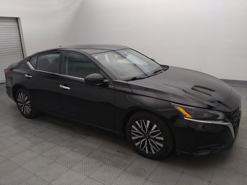 Used 2023 Nissan Altima 2.5 SV FWD image 11