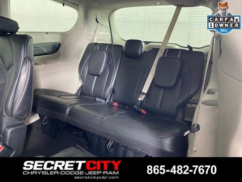 Used 2017 Chrysler Pacifica Touring-L Plus w/ Tire & Wheel Group FWD image 29