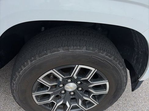 Used 2023 Chevrolet Colorado LT w/ LT Convenience Package III AWD/4WD image 9