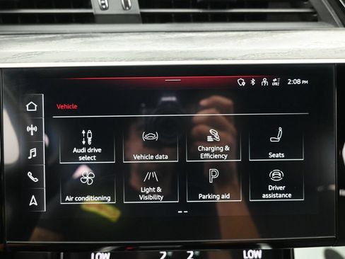 Used 2022 Audi e-tron Premium Plus w/ Premium Plus Package AWD/4WD image 15