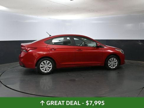 Used 2021 Hyundai Accent SE FWD image 2