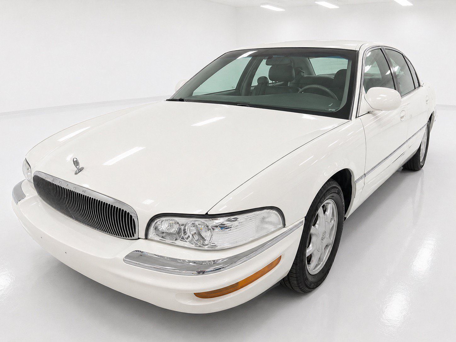 Used 2002 Buick Park Avenue FWD image 1