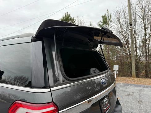 Used 2018 Ford Expedition XLT image 33