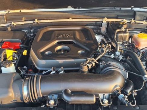 Used 2025 Jeep Wrangler Sport S image 32