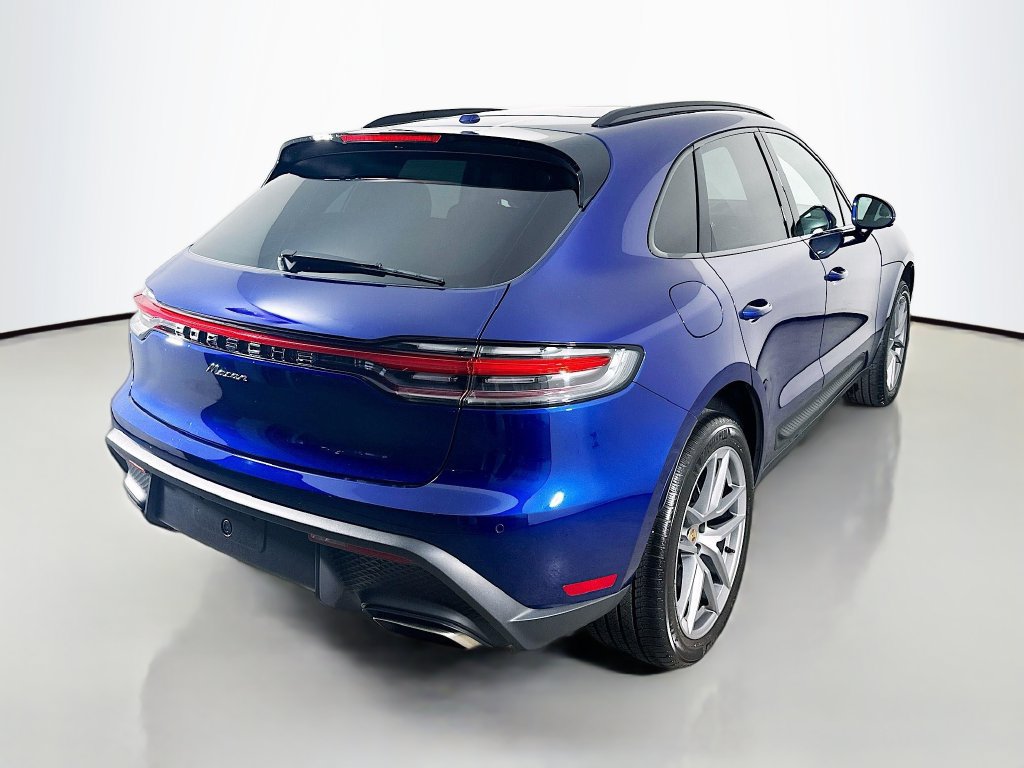 Certified 2025 Porsche Macan AWD/4WD image 9