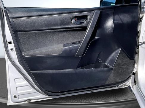 Used 2017 Toyota Corolla LE image 23