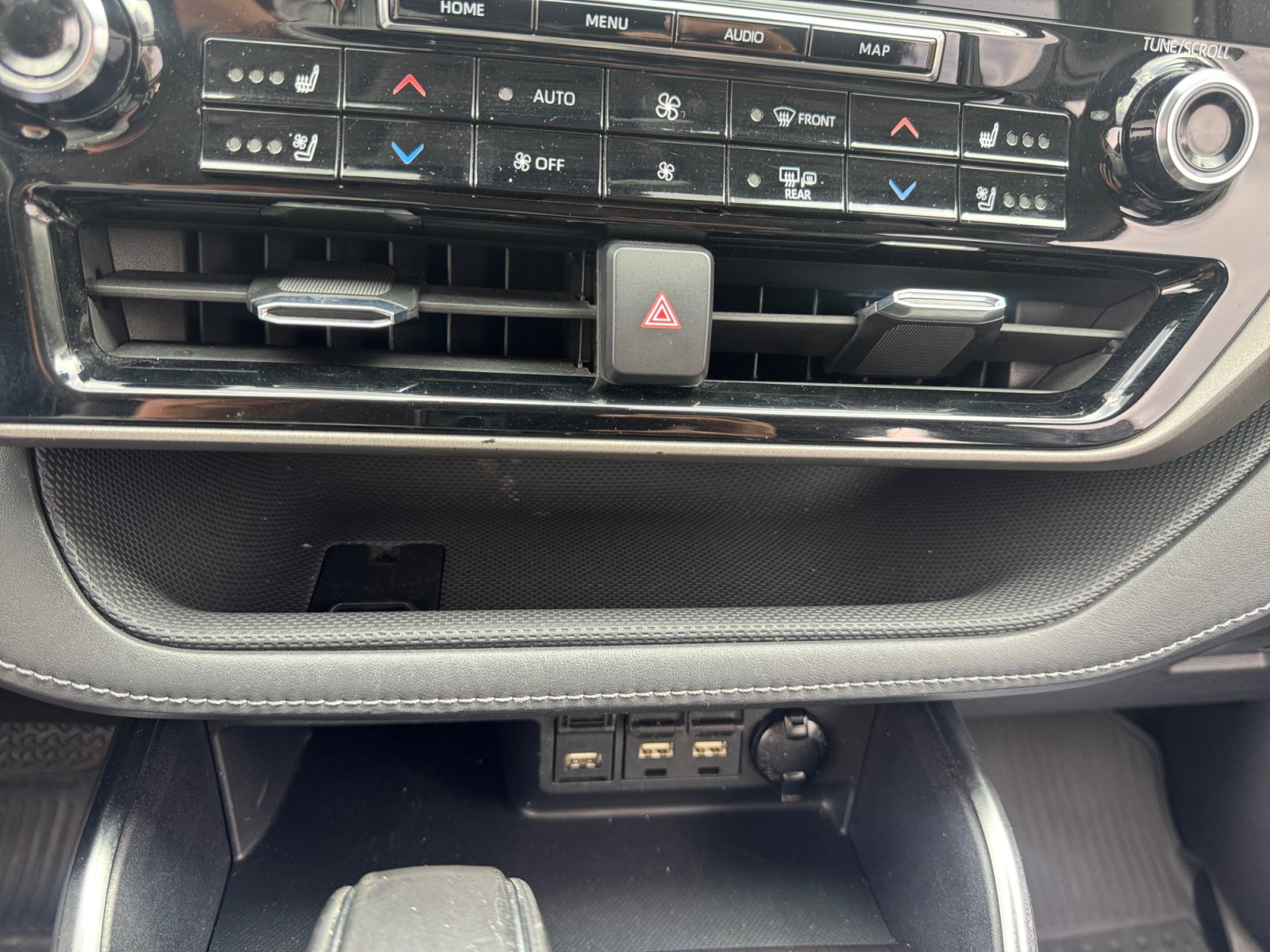Used 2021 Toyota Highlander Limited FWD image 12